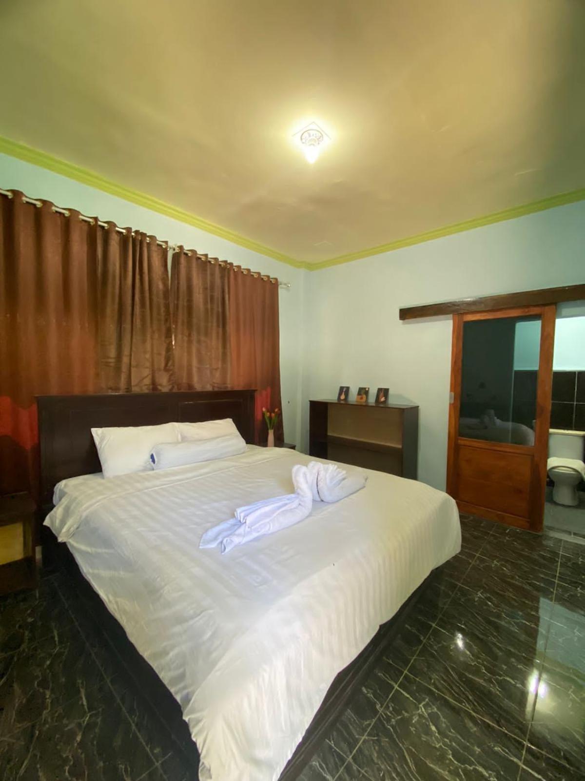 Kurnia Family Homestay & Restaurant! Huu ภายนอก รูปภาพ