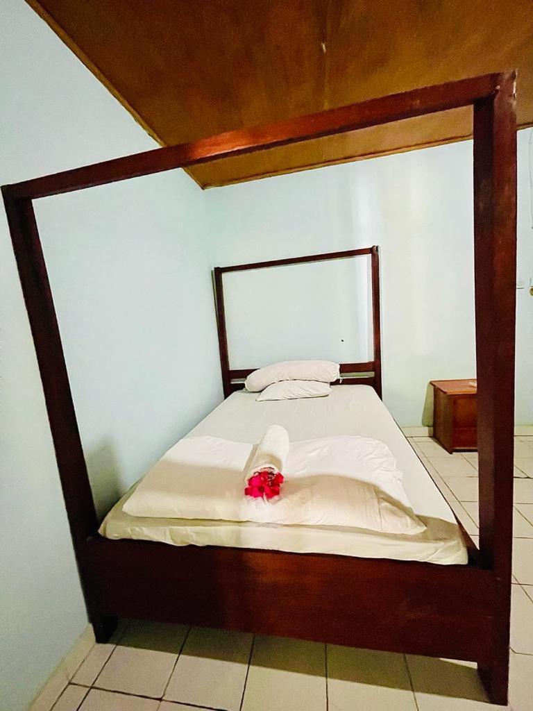 Kurnia Family Homestay & Restaurant! Huu ภายนอก รูปภาพ